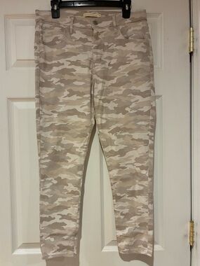 Levi's Beige Camo Skinny Jeans size 10/12